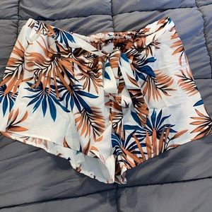 Floral tie shorts